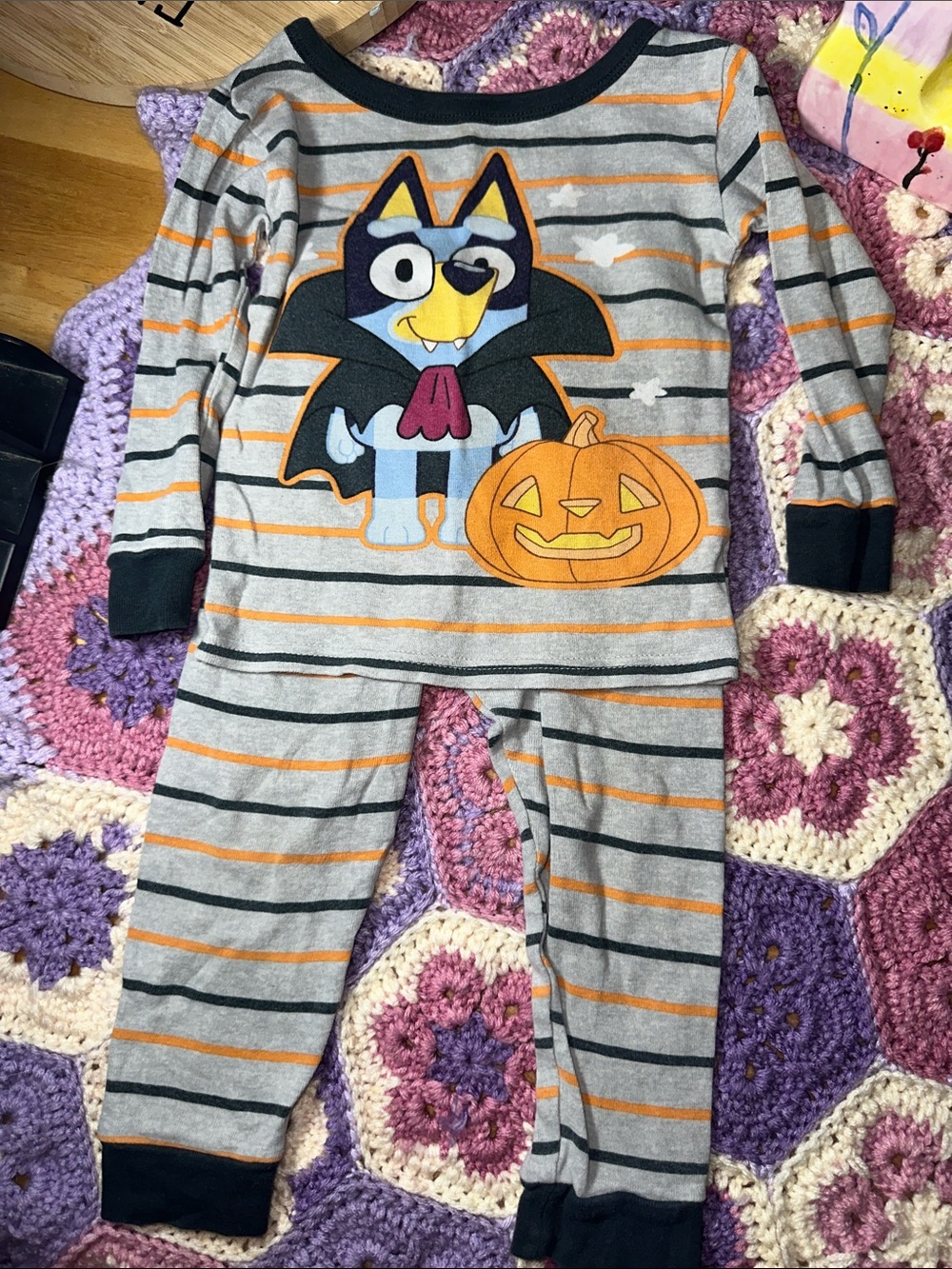 Kids Halloween Bat & Pumpkin Pajama Set - Gray and Orange B326